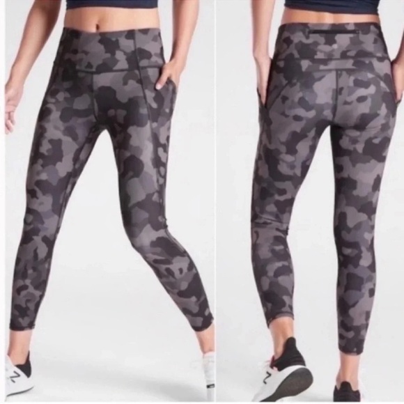 Athleta Lightning Camo 7/8 Tight Leggings Size XS - Picture 3 of 14